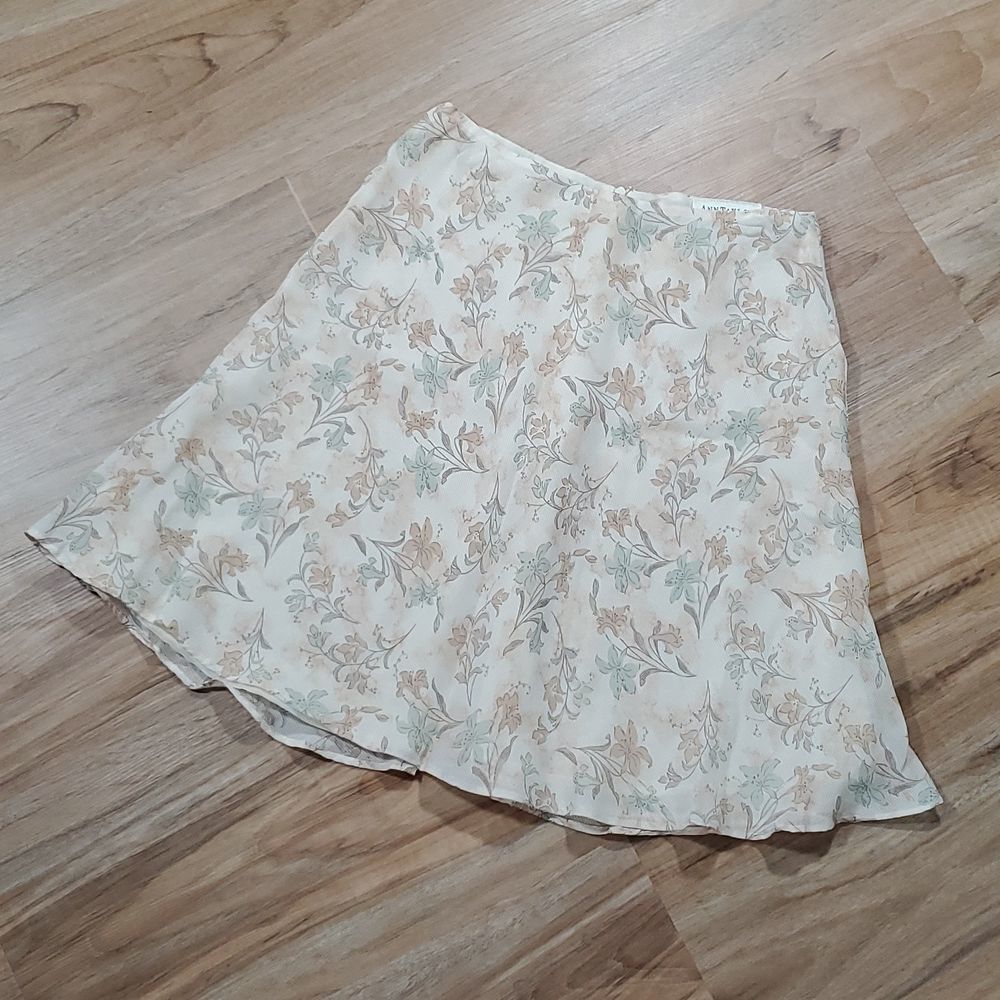 🔹️Ann Taylor Cream & Tan Botanical Watercolor Floral Chiffon Skirt Size 4